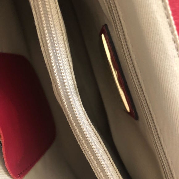 Bag
Gorgeous, classy Valentino bag - Picture 6 of 7